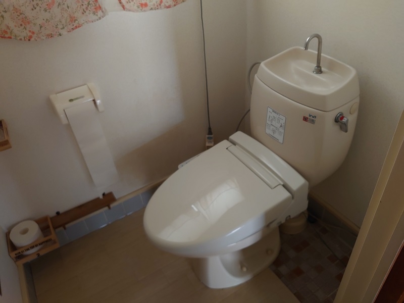 3-1B toilet HP.jpg